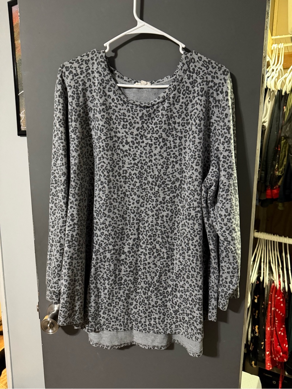 Women's Grey Leopard Print Long Sleeve Tee - Casual Crewneck